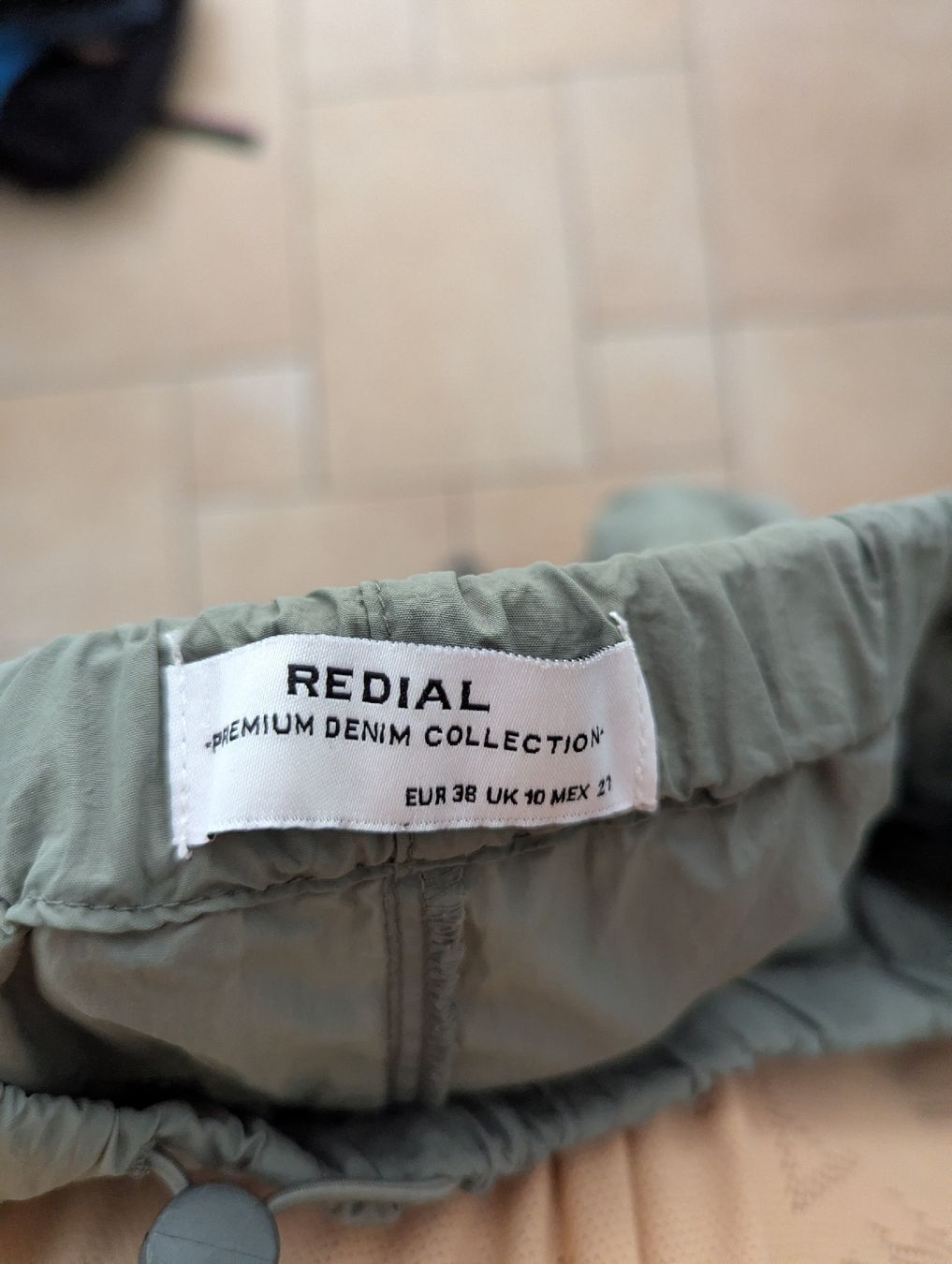 Pantaloni: Pantalon cargo M – Usato da Saillon venduto da vic_xny8 2