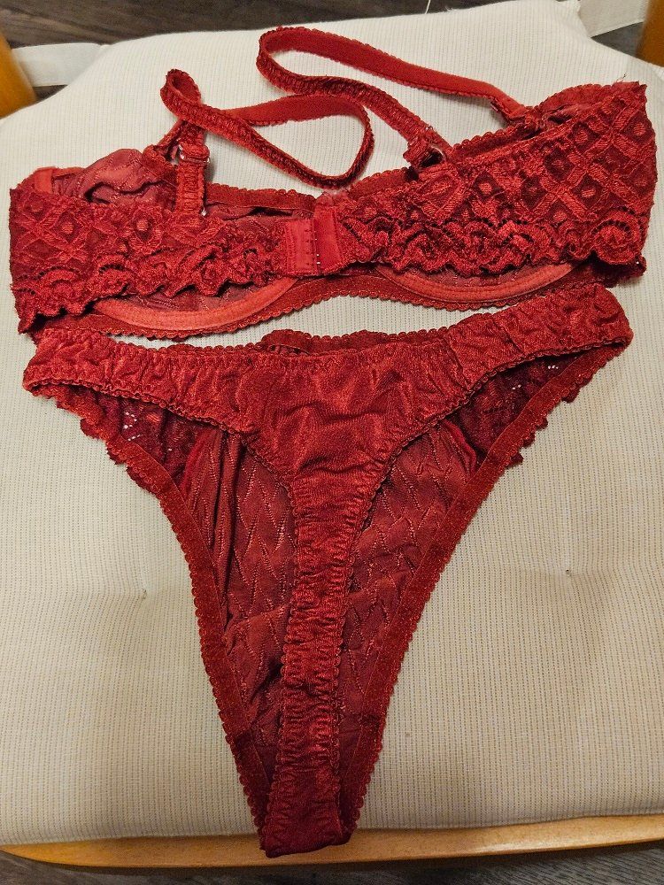Autres dessous: Neuw. BH Gr.80C + String Gr.L - dunkelrot – Neuf (Voir description) à Uznach par Laeuffer 1