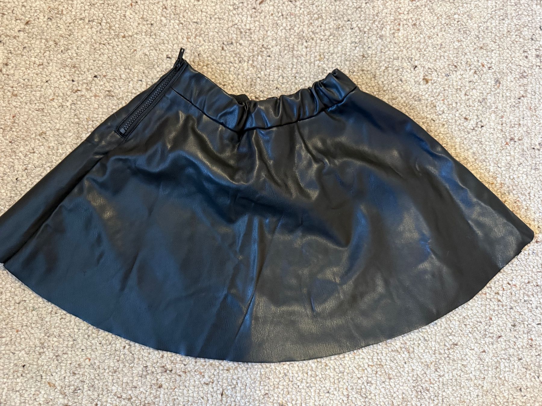 H&M Vestiti & Gonne: Schwarzer Mini Lederrock, Grösse 116 – Usato da Hundwil venduto da Sandysan1702 1