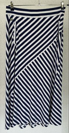 Rock gestreift marineblau/weiss, Gr. M Marke: „Street One“