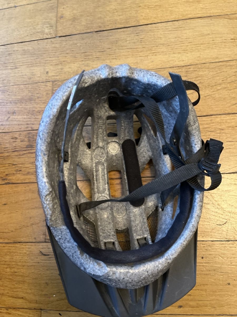 Caschi: Velohelm – Difettoso da Basel venduto da Buechermensch 1