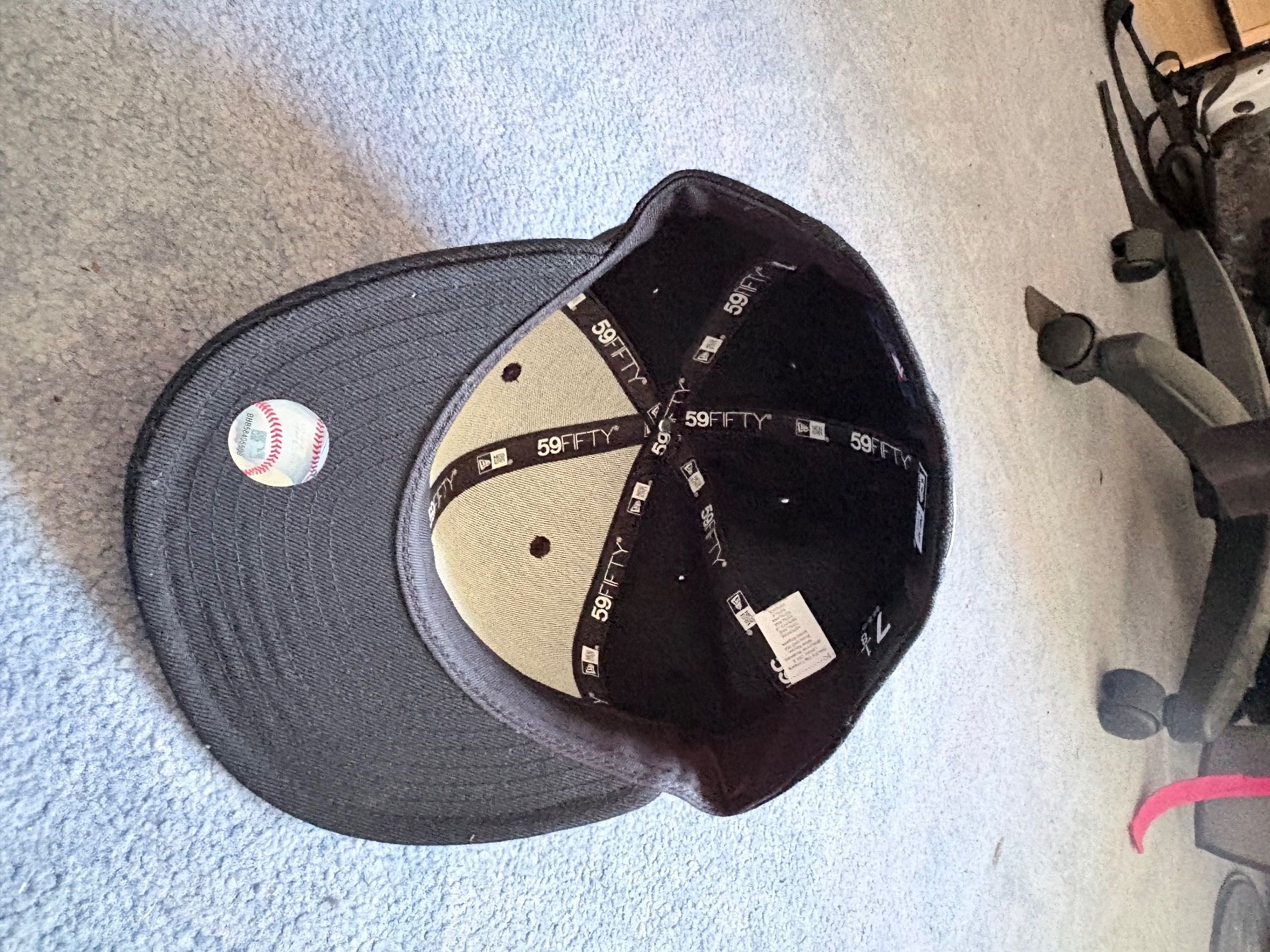 New Era Copricapi, berretti & cappellini: New Era Cap 59FIFTY Grösse 7 11/8 – Nuovo (secondo la descrizione) da Sattel venduto da lsc_k62p 2