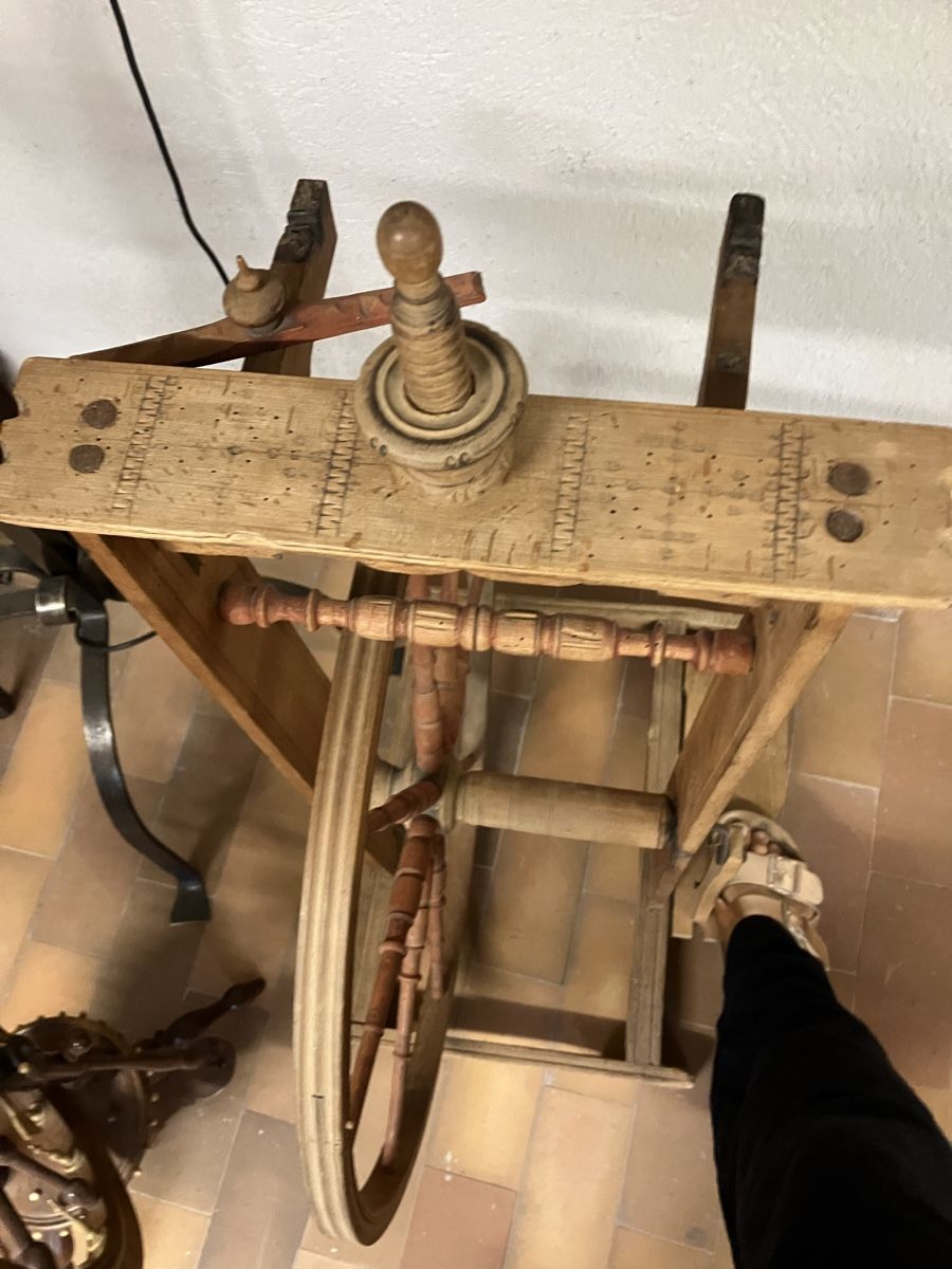 Rouets anciens: Antike Spinnräder – D'occasion à dietikon par Fisdirektor 4
