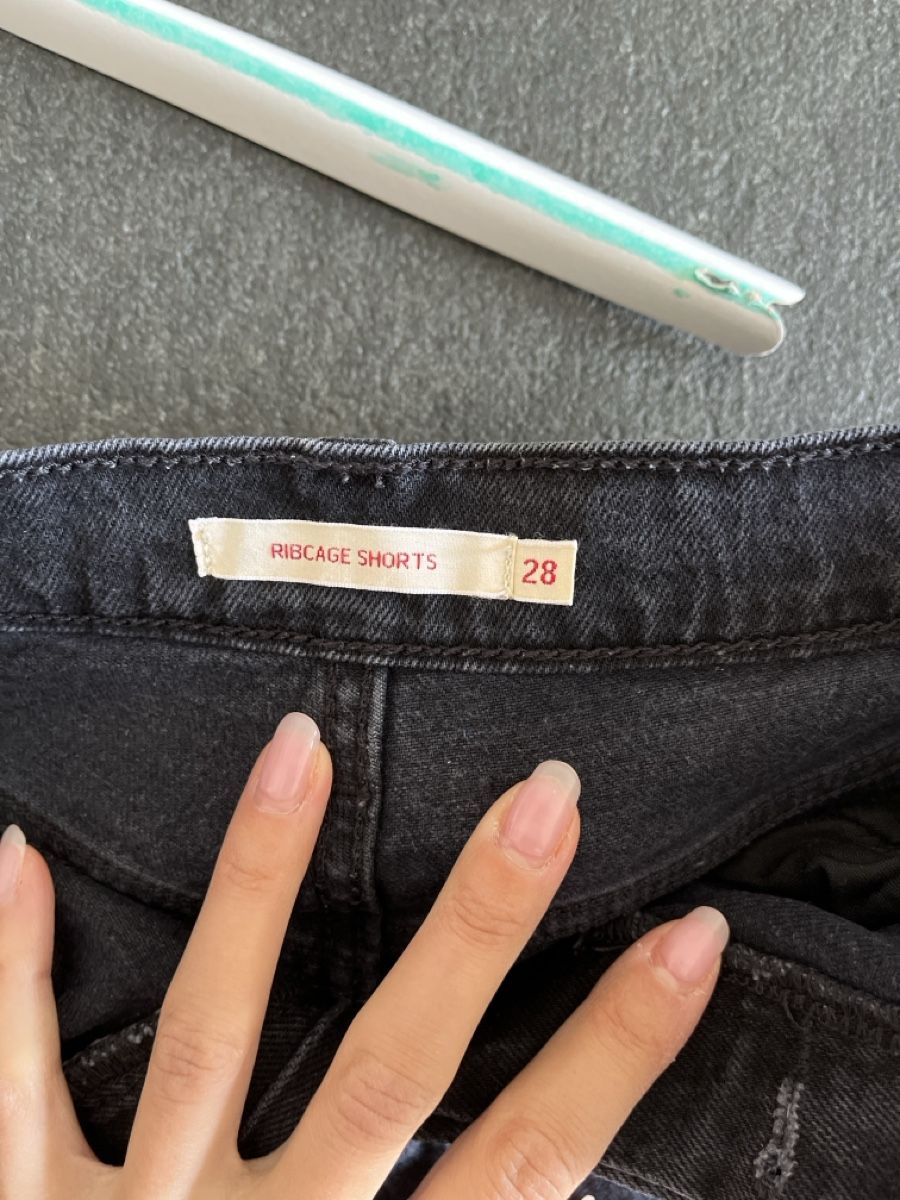 Levi's Jeans: Levis Shorts cropped schwarz denim W28 – Nuovo (secondo la descrizione) da Herrliberg venduto da spunggi 2