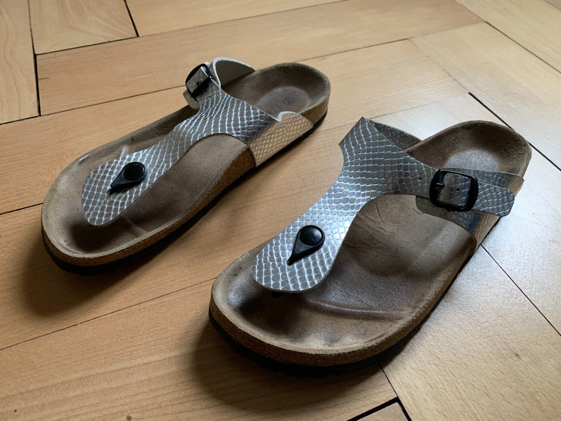 Maddison Damenschuhe: MADDISON - Zehentrenner Sandale silbern 40 – Gebraucht aus Zürich von Diazaio 1