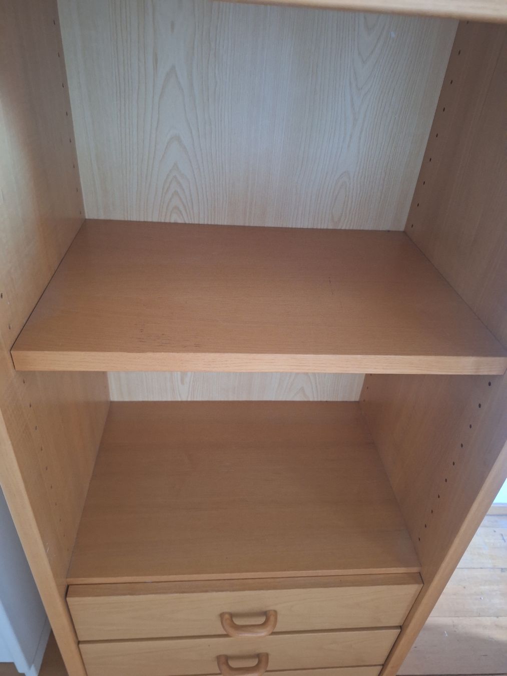 Vetrine: Vitrine Holz mit Glasfront und Schubladen – Usato da Stansstad venduto da Duracell__5 2