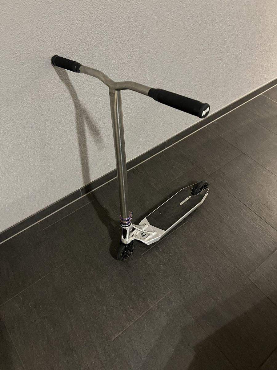 Scooters: Custom Stunt scooter – Gebraucht aus Klingnau von Kaschira