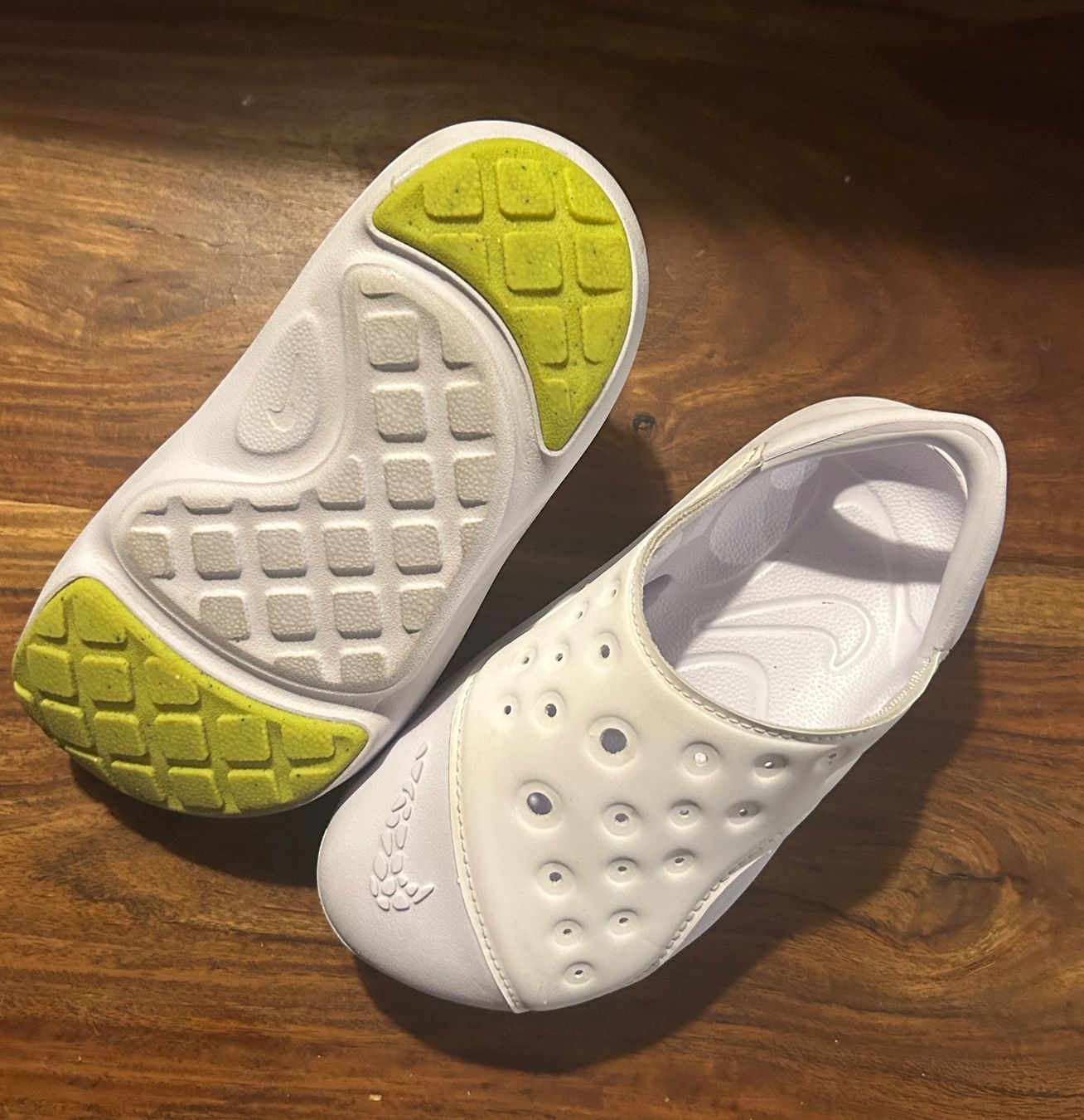 Nike Chaussures hommes: Badeschuhe Nike weiss Grösse 27 – D'occasion à Bern par cip_v9xh 1