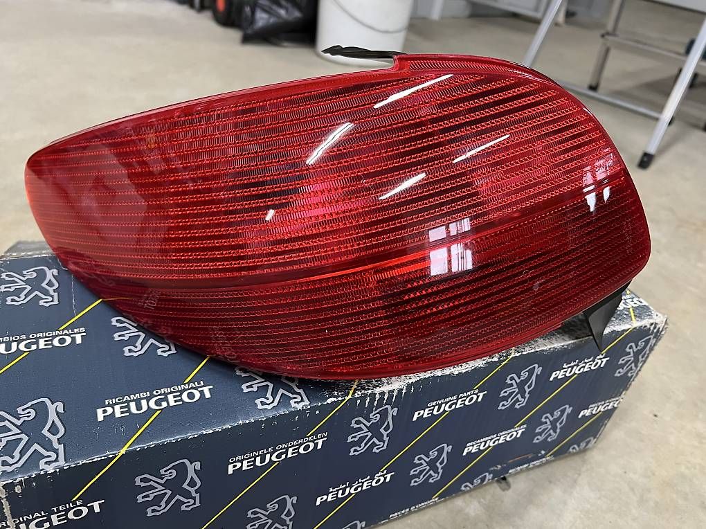 Peugeot Alle Autoersatzteile: Peugeot 206 Rückleuchte links – Gebraucht aus Gontenschwil von lot_qxr9 1
