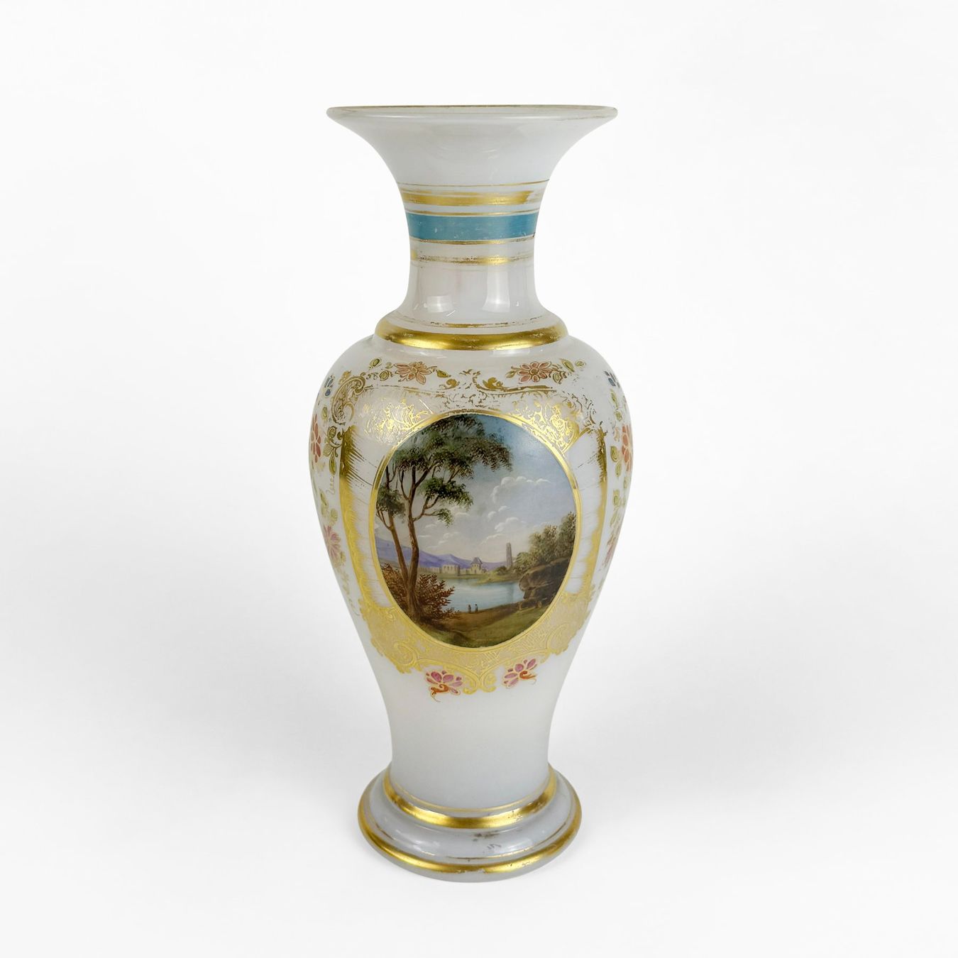 Vasi & Recipienti: Vaso in opalina con decoro dipinto in medaglione – Usato da Genève venduto da Atelier.Curio