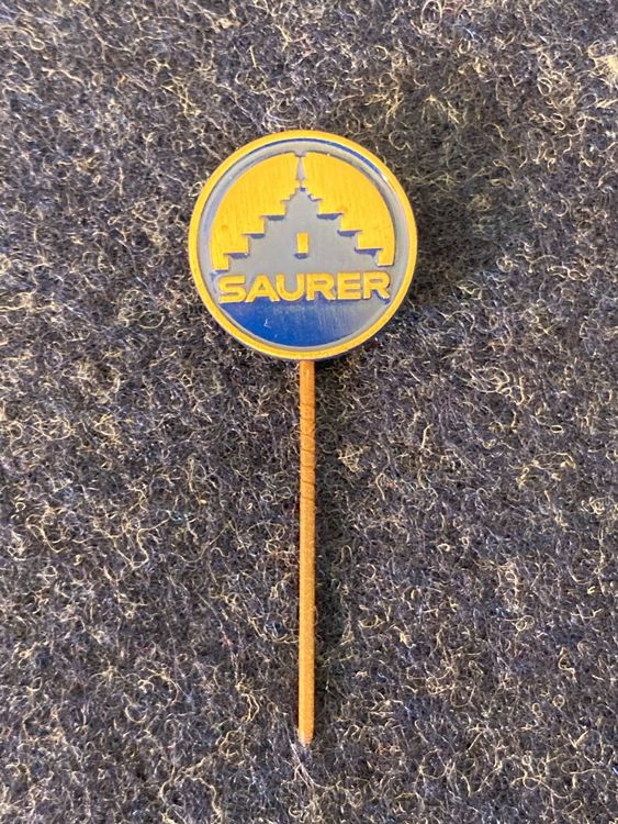 Insignes Broches Ski Villars – Fabricant HUGUENIN LE LOCLE, Années 70