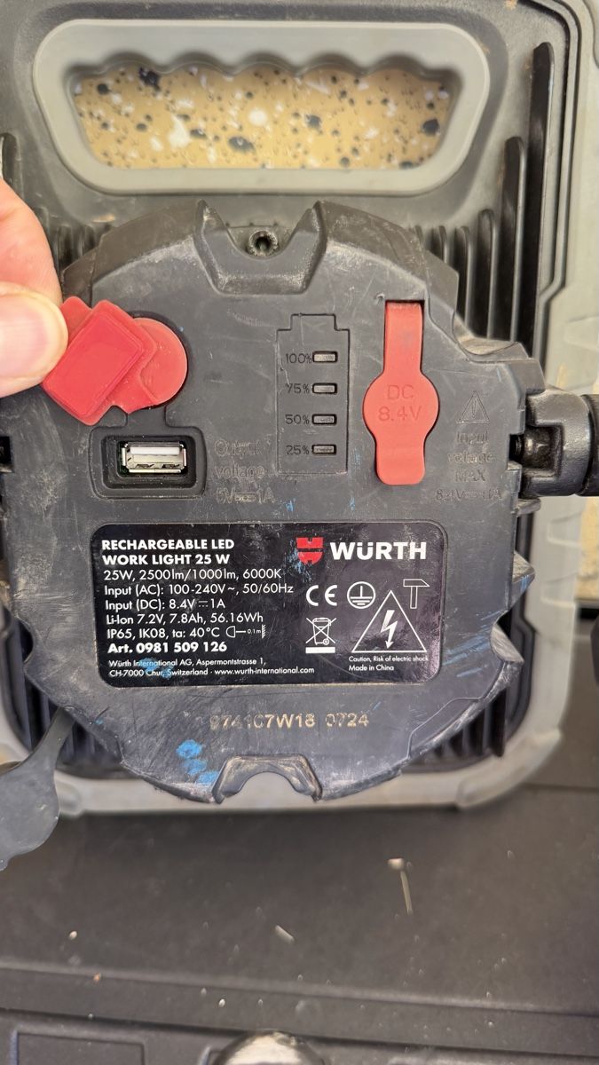 Würth Lampade: Lampe LED de chantier rechargeable Würth  – Usato da Rebeuvelier venduto da Rikinette8789 4