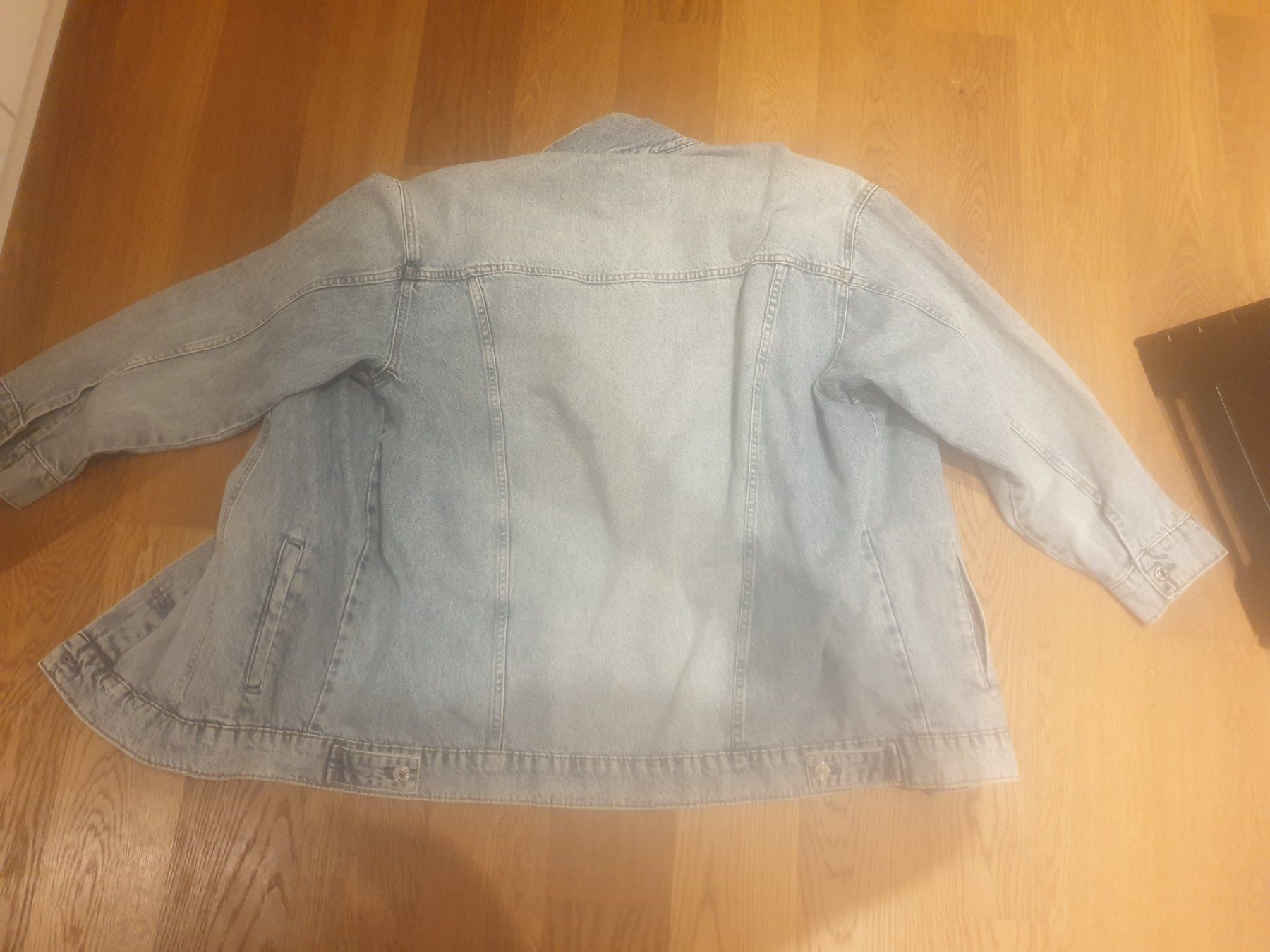 H&M Jacken: Jeansjacke – Gebraucht aus Hinwil von tan_ry6s 2