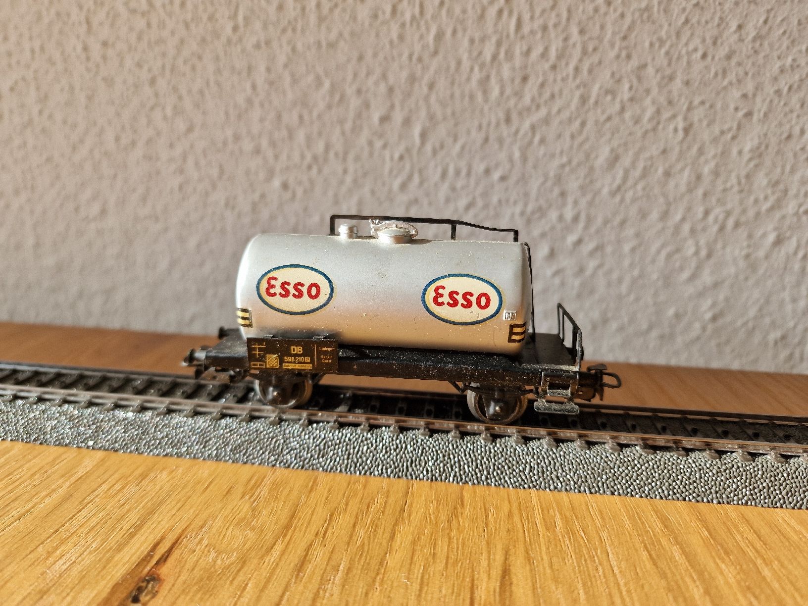 Märklin Modelleisenbahnen: DB Esso Tankwagen H0 – Gebraucht aus Matten b. Interlaken von lor_hr9w 1