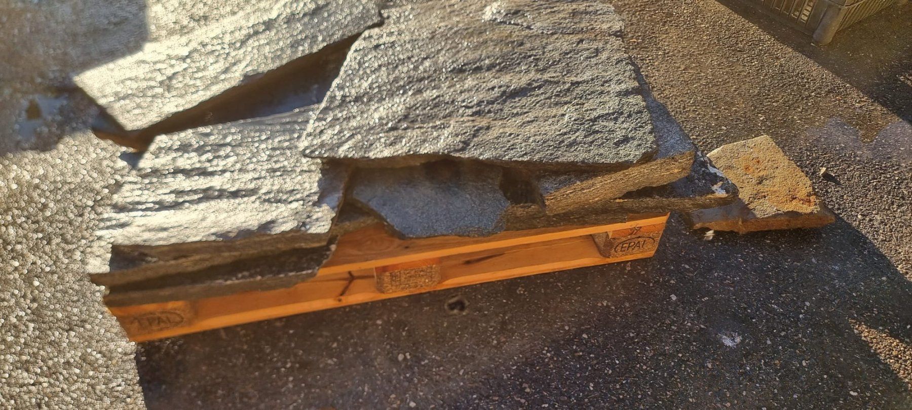 Bodenbeläge: Granit Gartenplatten – Gebraucht aus Oberbalm von WAST02