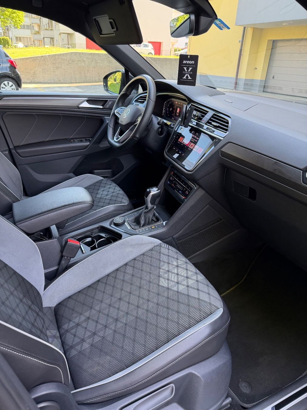 VW Automobili: VW Tiguan 2.0 TSI / R-Line – Usato da Ecublens VD venduto da Dzulli_777 7