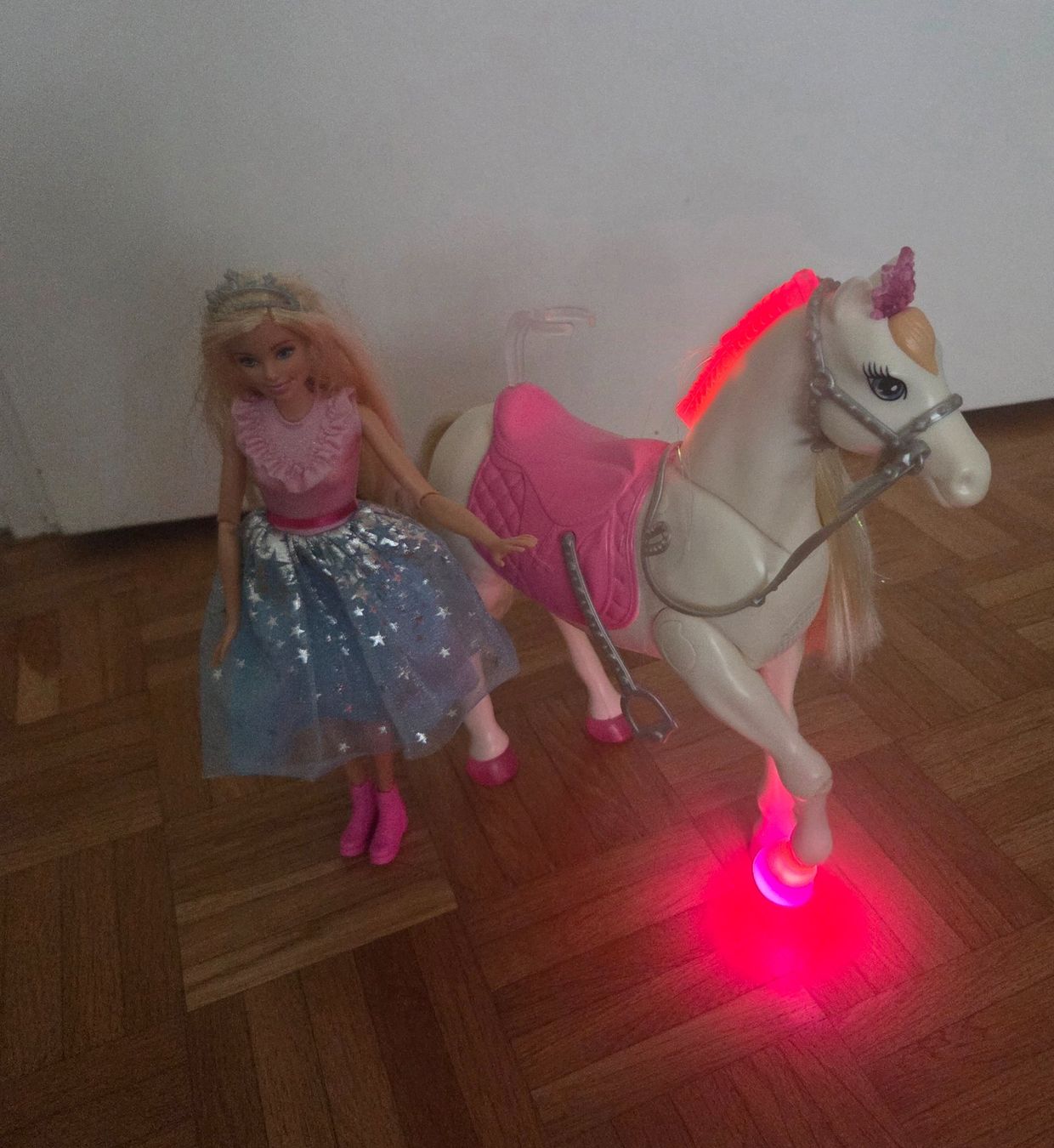 Puppen: Barbie Puppe mit Einhorn Lichteffekt – Gebraucht aus Rudolfstetten von anjam81 4