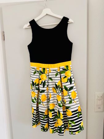 Sommerkleid mit Zitronenmuster