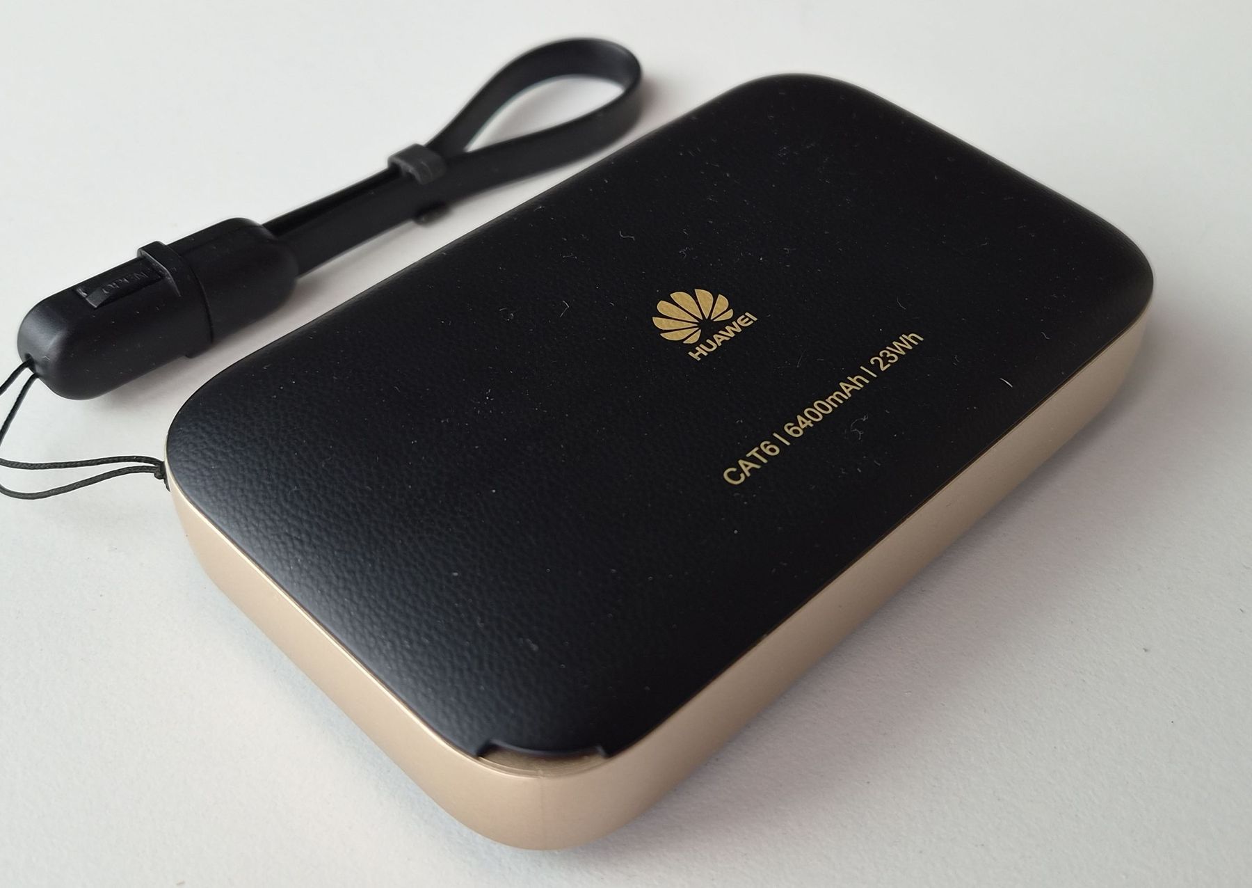 Huawei Modem & Router: Huawei CAT6 Mobile WLAN Router 6400 mAh – Usato da Zürich venduto da Gruezi_8046 5