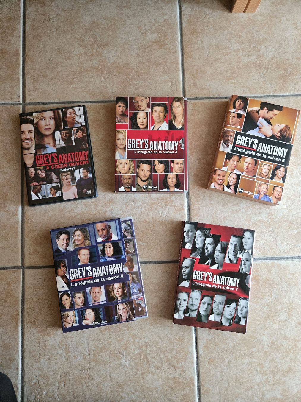 Tous les DVDs: Lot Dvd Grey's anatomy – D'occasion à Sion par Oonathoo
