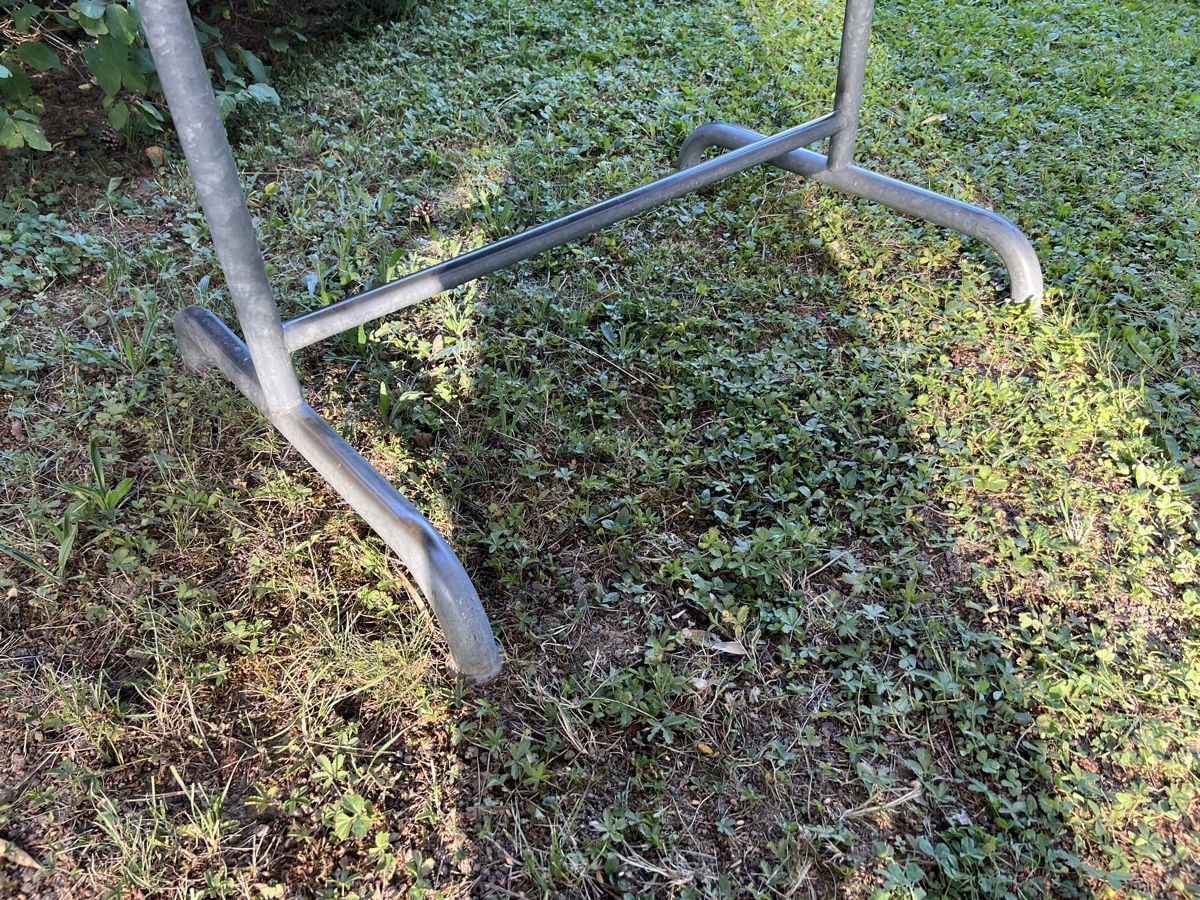 Tavoli: roter Metall Gartentisch – Usato da Zürich venduto da bernhard.jaeggi 4