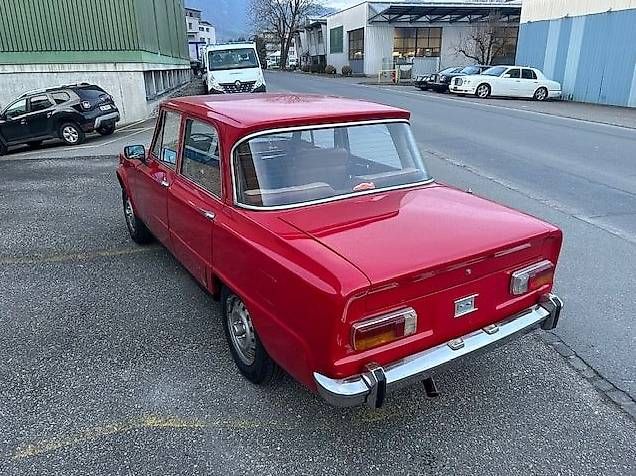 Automobili: Alfa Romeo Giulia Nuova Super mit Doppelweber – Usato da Alpnach Dorf venduto da inf_56t7 6