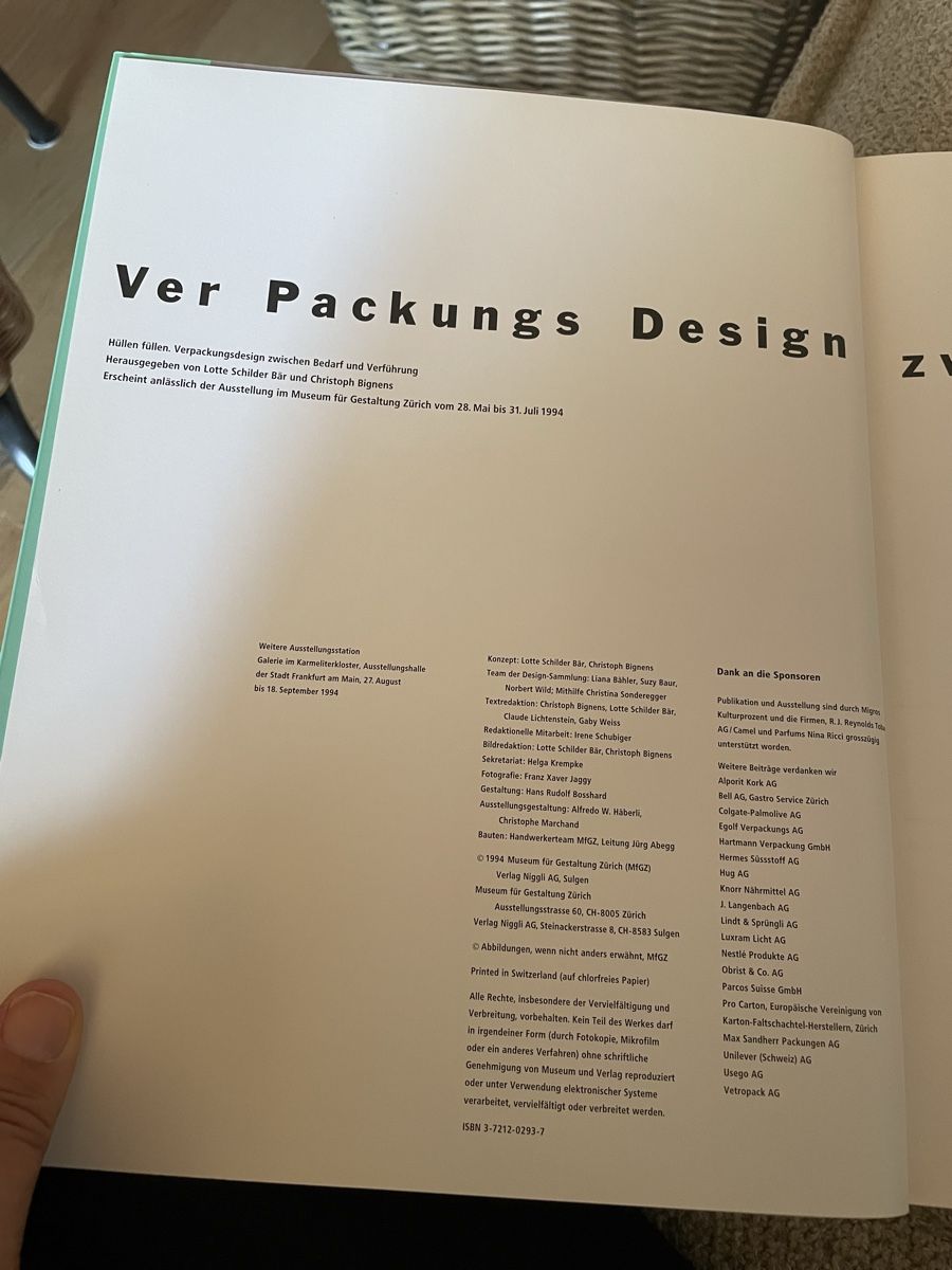Libri: Buch "Hüllen füllen" Verpackungsdesign  – Usato da Oberwil BL venduto da another-day-of-sun 1