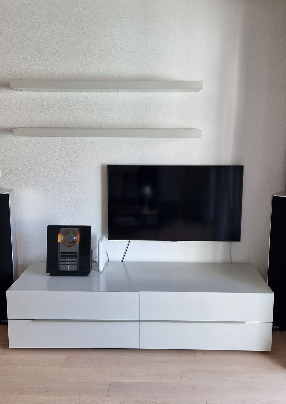 Team By Wellis TV Möbel: Team by wellis: Design Sideboard/TV-Möbel grau, 2 Tablare – Gebraucht aus Gasel von sale65