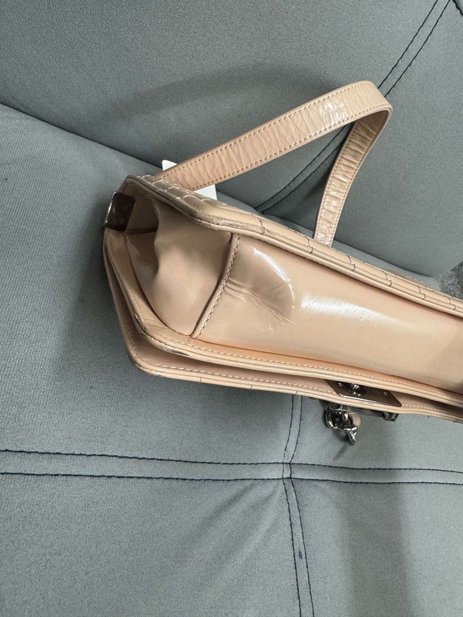 Chanel Borse da donna: Chanel Boy Medium Tasche Beige Patentleder  – Usato da Heimberg venduto da Veven 5