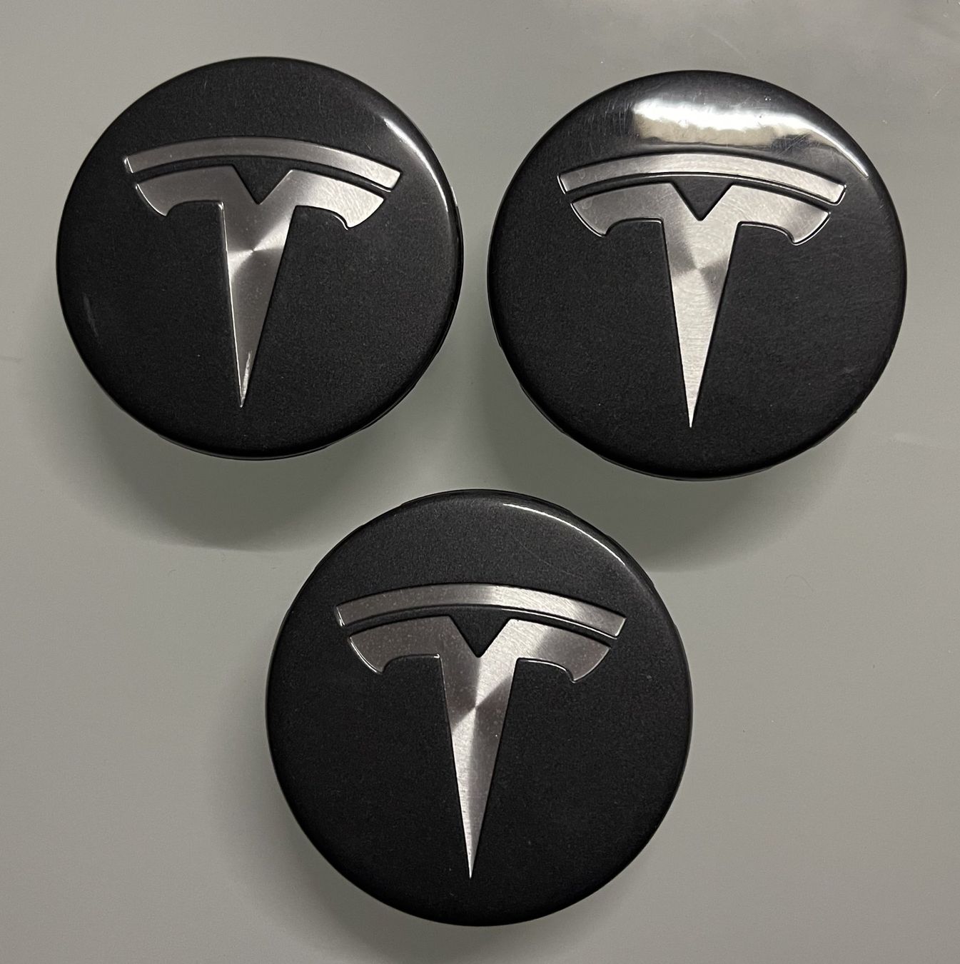 Tesla Tutti pezzi di ricambio auto: TESLA - Radkappen - 3 Stück – Nuovo (secondo la descrizione) da Oftringen venduto da Vucki