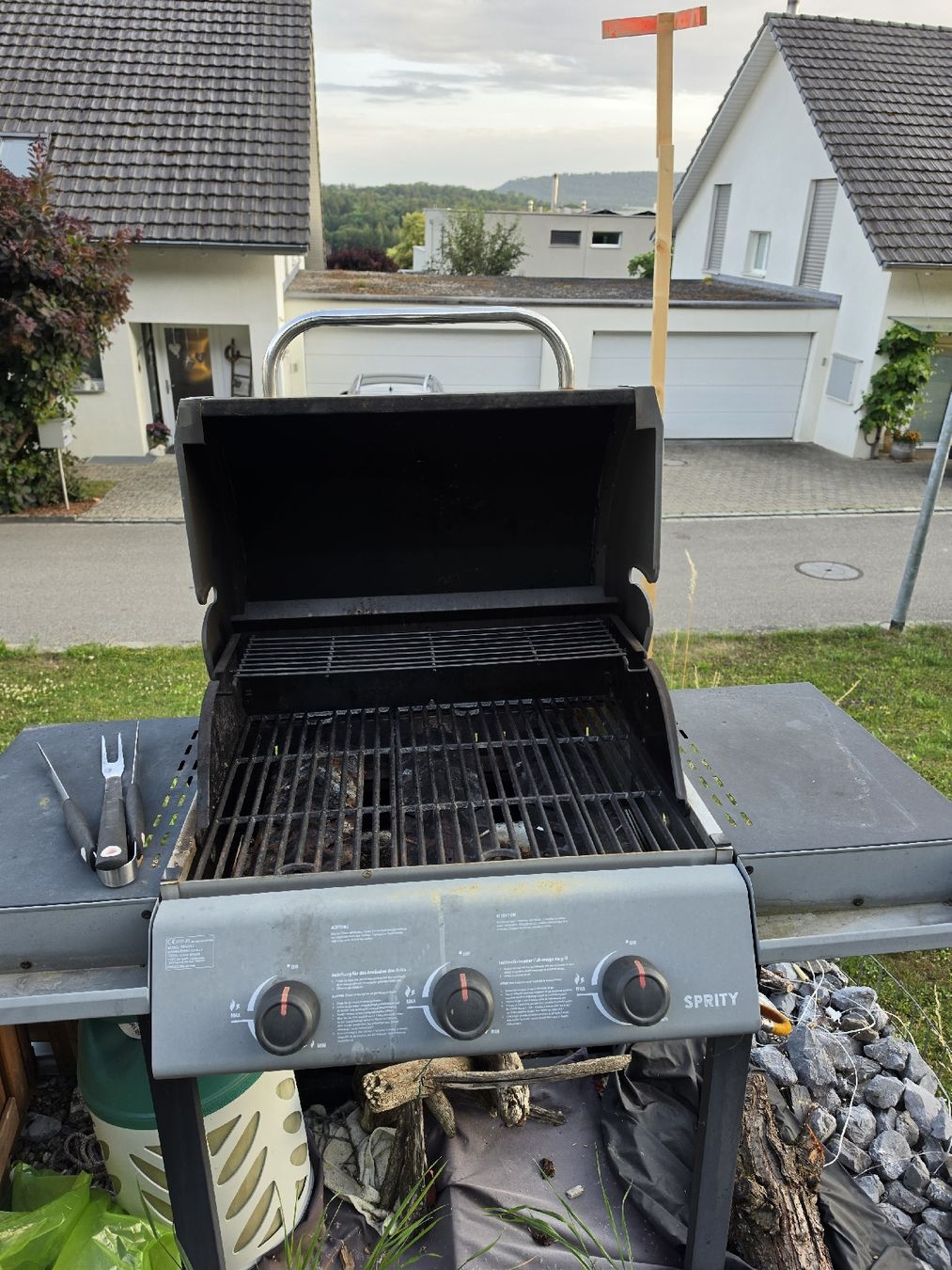 Griglie: Gasgrill Sprity mit 3 Brennern – 4 Jahre alt – Usato da Birmenstorf AG venduto da denverbroncos02 2