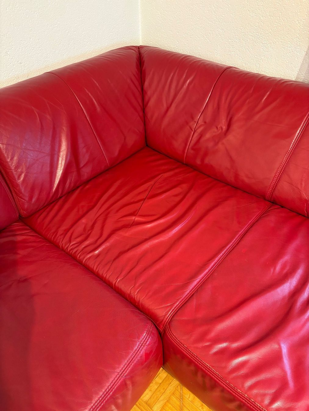 Pfister Divani: Ecksofa mit Hocker Rot Leder gebraucht – Usato da Schachen b. Herisau venduto da mari2005 2