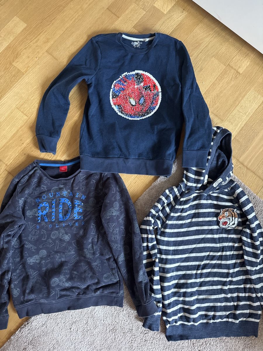 Maglioni & Felpe: 3 Jungen Pullover Gr 128/134/140 – Usato da Wädenswil venduto da dorodi