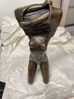 FRAU AUSZIEHEN Bronzestatue 15x30x52cm (Höhe) perfekt
