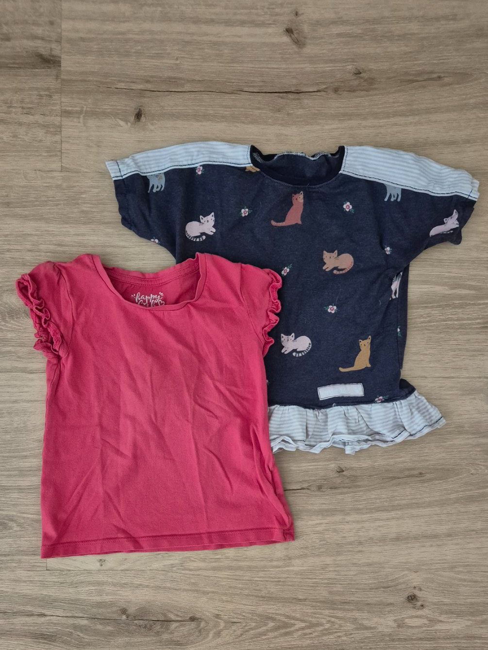 Kleiderpakete & -sets: T-Shirt 2er-Paket, Gr. 98 handgenäht – Gebraucht aus Ettenhausen TG von Melanie_K.