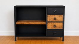 Sideboard im Industrial-Style aus Metall und Massivholz
