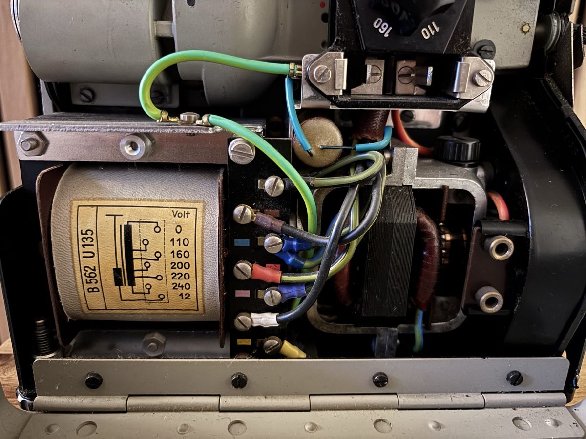 Eumig Proiettori: Eumig P8 Super8 Projektor – Usato da Horgen venduto da Anatolia 8