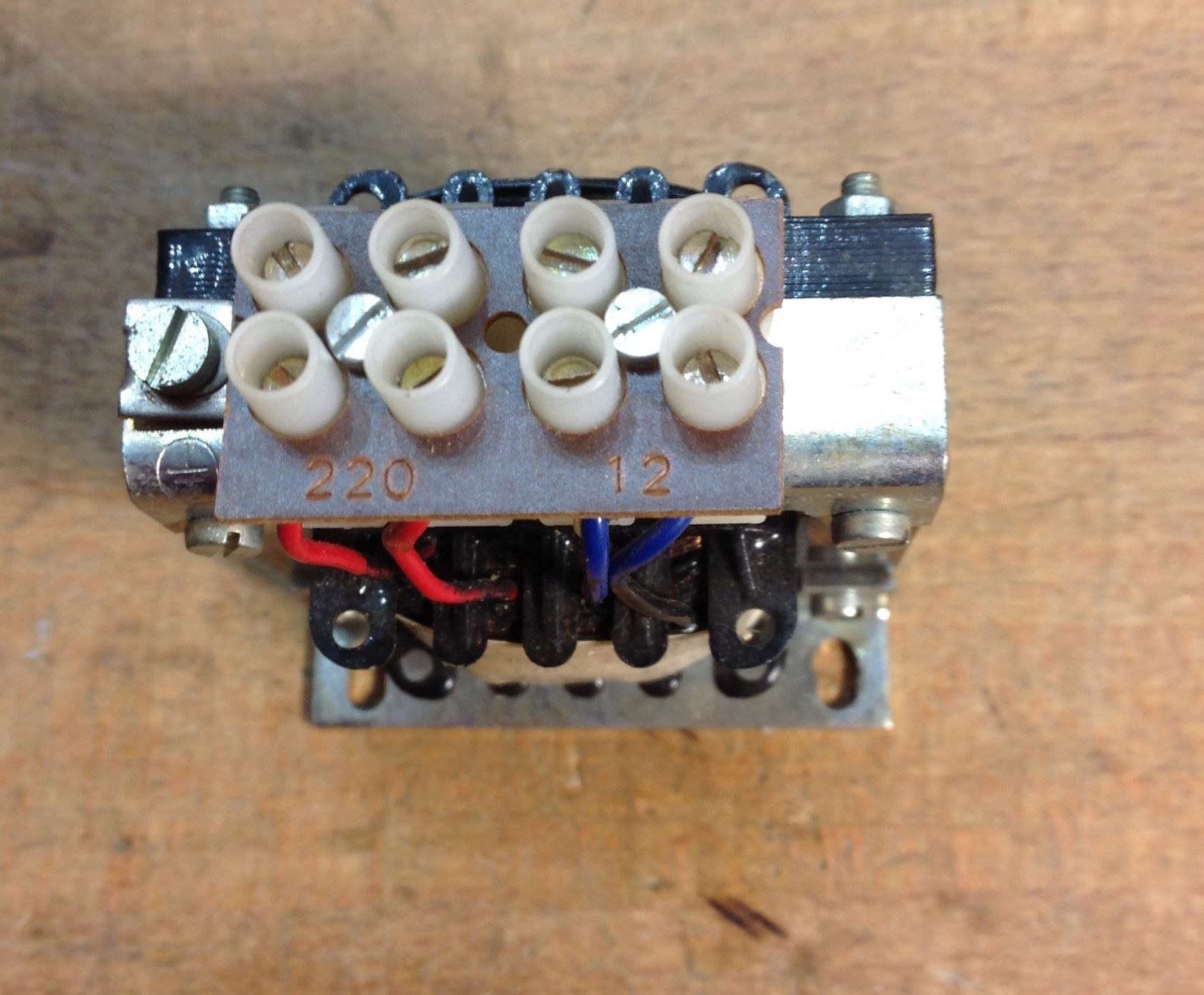 Componenti elettronici: Trasformatore 220V a 12V, 0,8A, vintage. – Usato da Riva San Vitale venduto da ramarro57 1