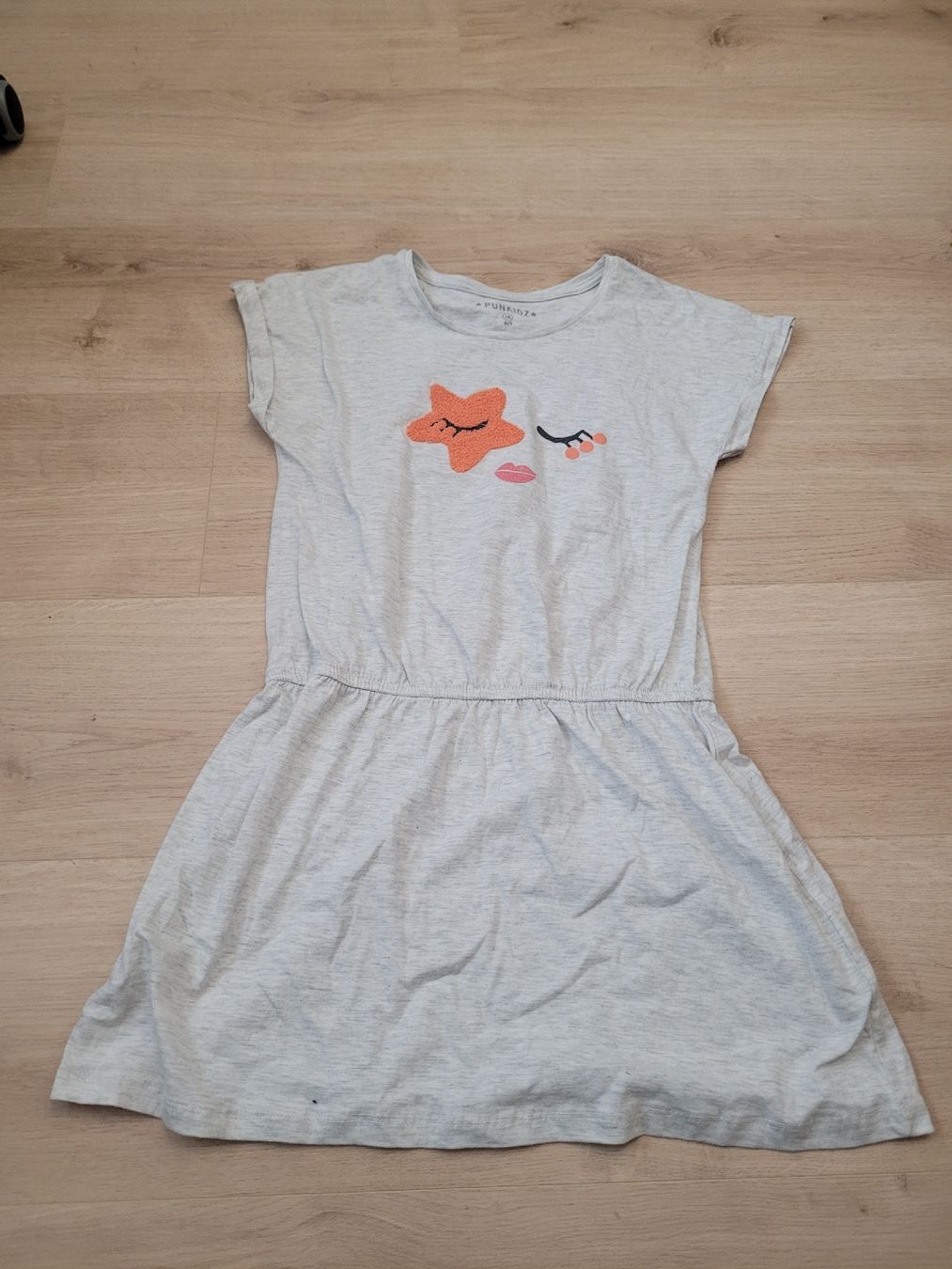 Robes et jupes: kleid Gr. 140/146 – D'occasion à Lupsingen par sta_wgg5