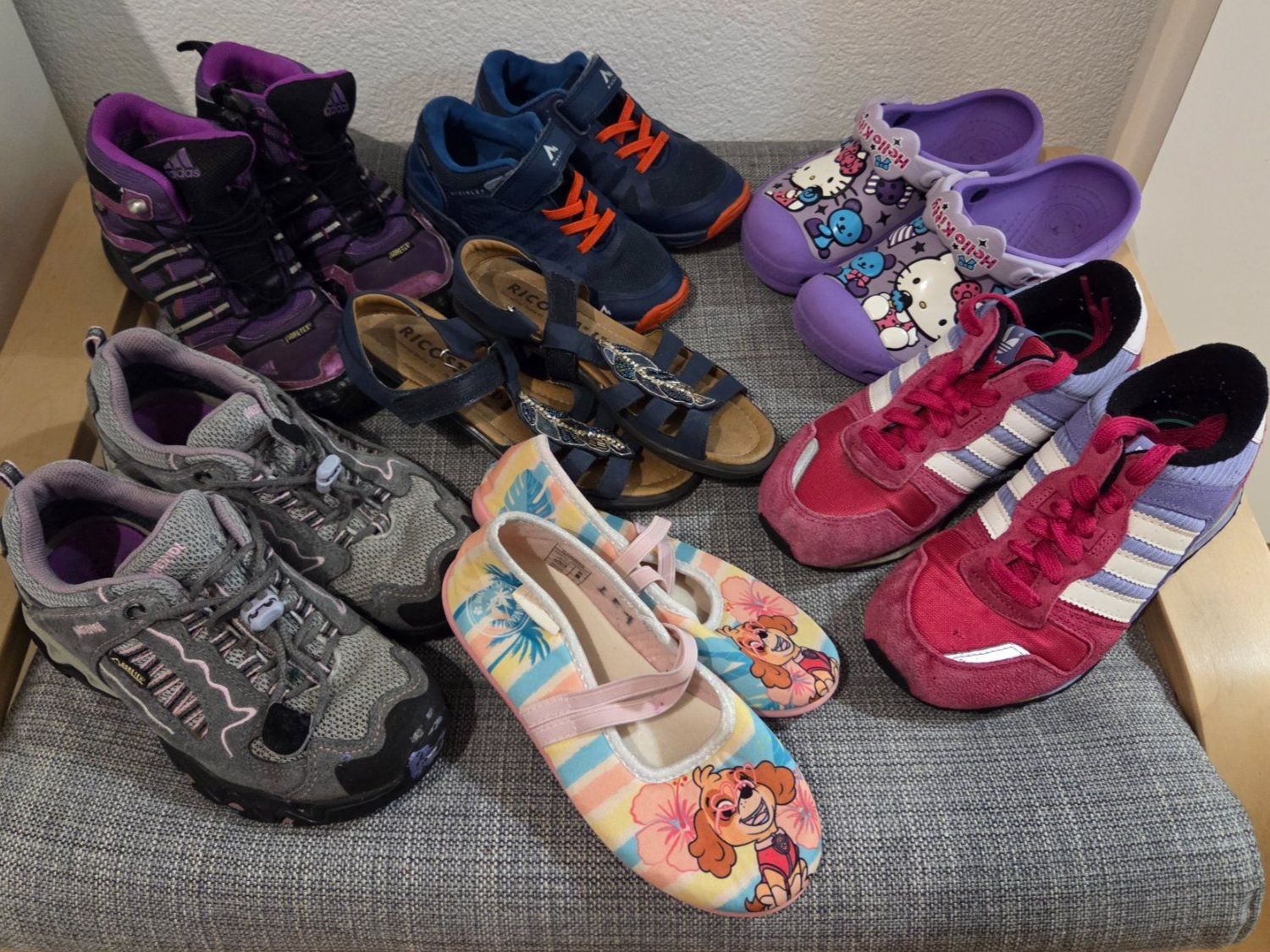Scarpe per ragazzi: 7 Paar Kinderschuhe Grösse 30-33 – Usato da Thun venduto da el_gnom