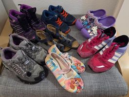 7 Paar Kinderschuhe Grösse 30-33