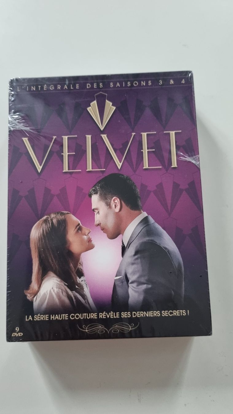 Tutti i DVDs: coffret de 9 DVD  série VELVET – Usato da La Chaux-de-Fonds venduto da mikilo1