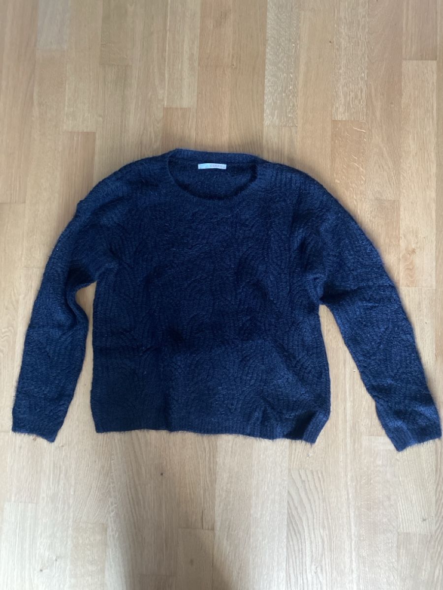 Pulls & Sweat-shirts: Pull noir 🤩 – D'occasion à Villeret par Laloer22