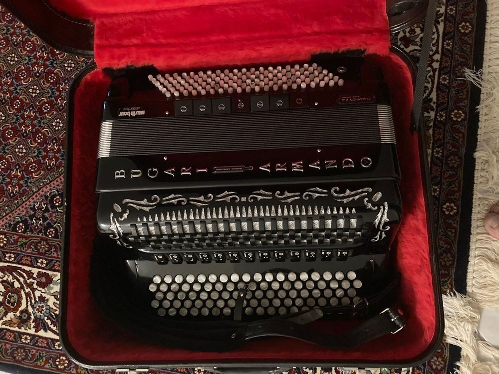 Strumenti musicali: Akkordeon- Bugari – Usato da Hunzenschwil venduto da pidi-h