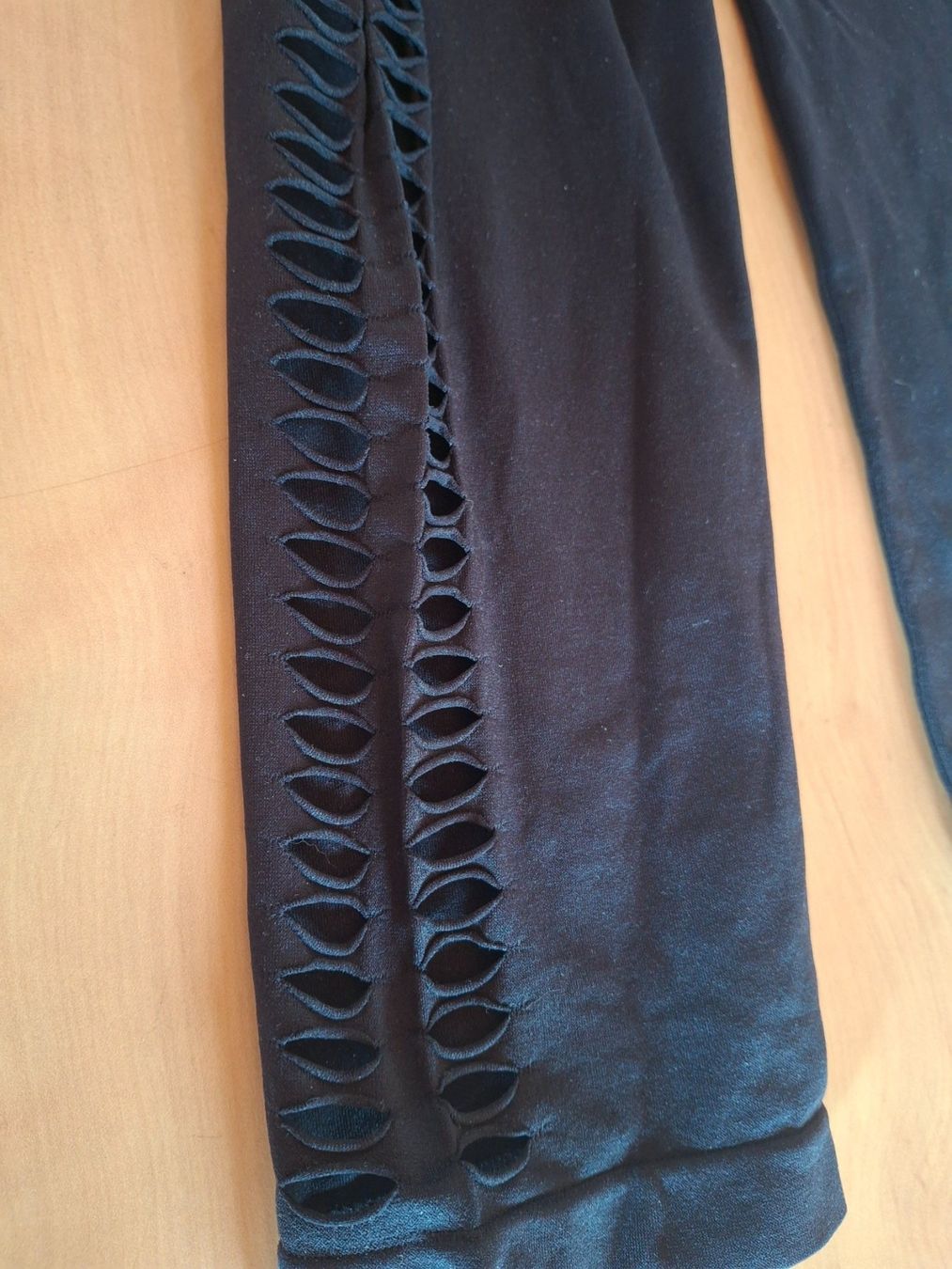 C&A Leggings: Leggins ajouré taille M marque C&A – Usato da Villiers venduto da san_jn5w 2