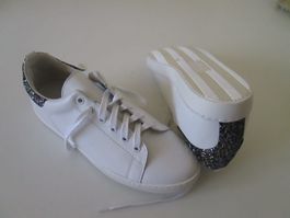 Maje Sneaker aus Leder mit Strasssteinen, Größe 40.neu