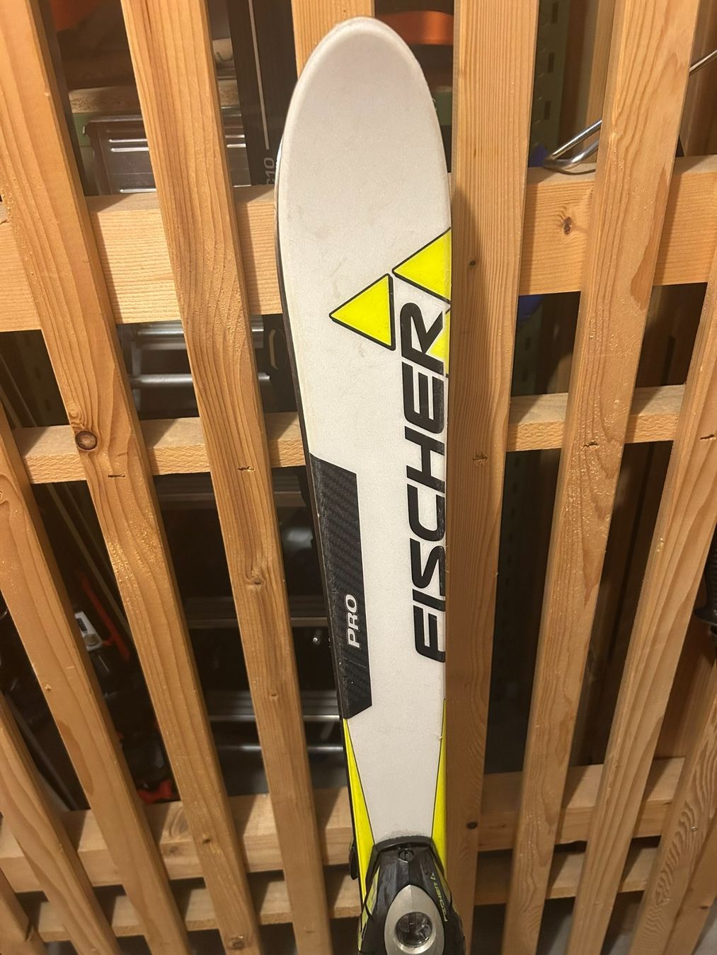 Fischer Sci: Ski Fischer 128cm mit Stöckli – Usato da Hagendorn venduto da diz_p6dg 1