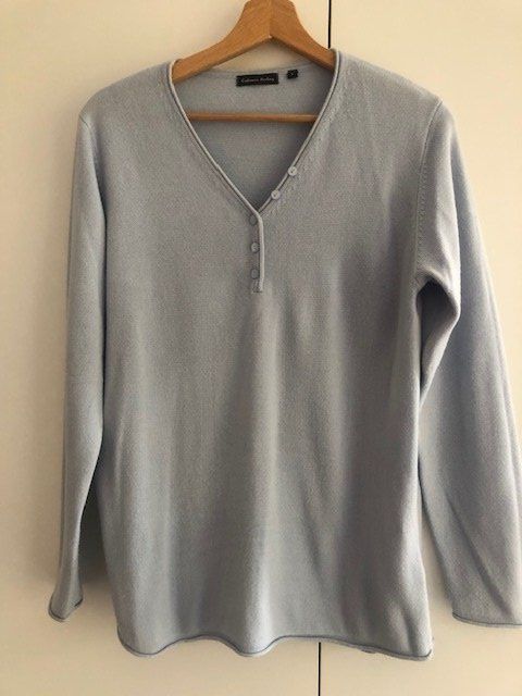 Maglioni & Felpe: Lichtblauer Pullover, L, mit Kaschmir-Feeling, 100% Acryl – Usato da Hünenberg See venduto da dustein 1