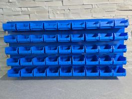 Werkzeugwand mit 45x Industrie Lagerboxen Stapelboxen Gr. 1