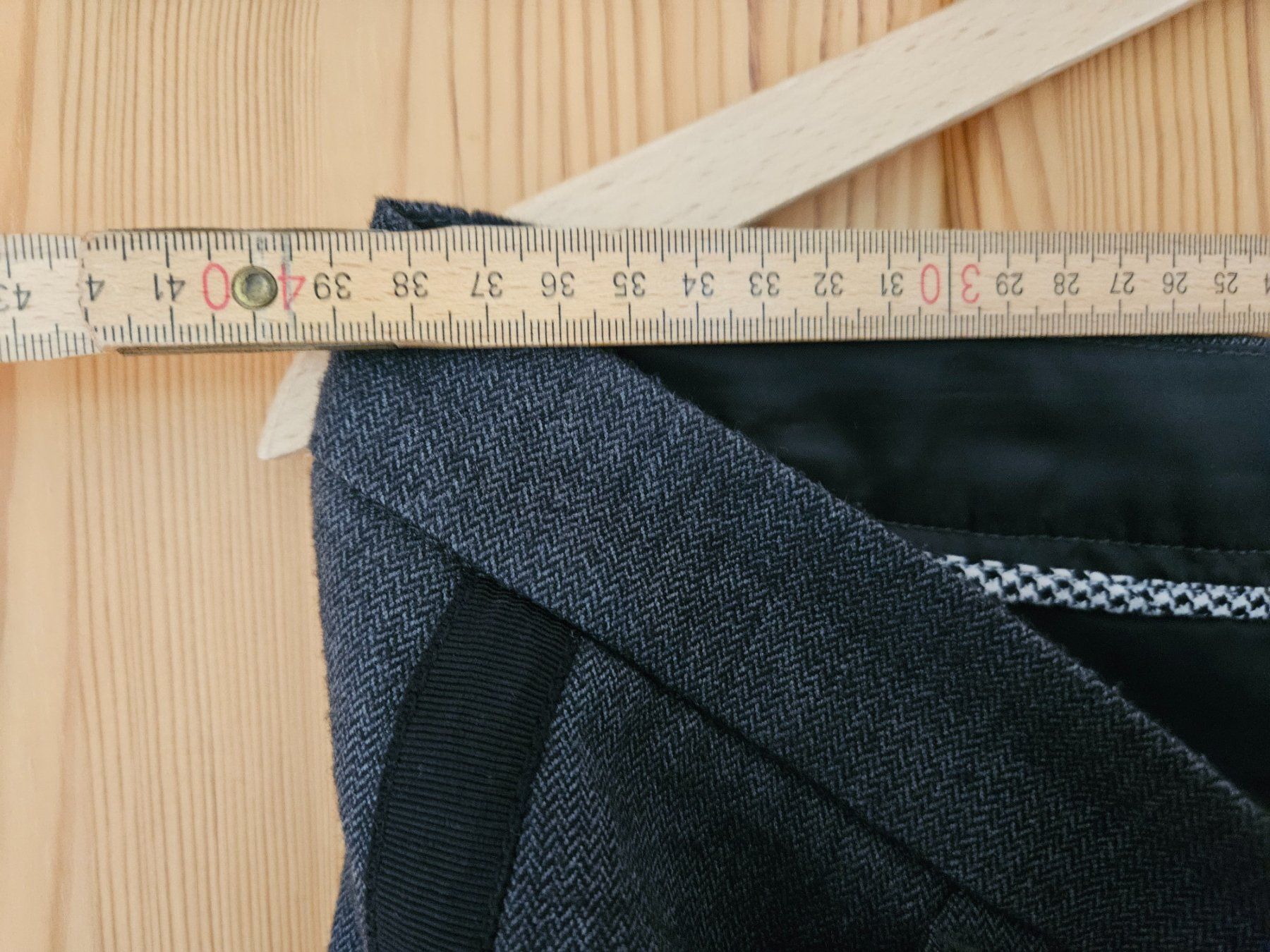 Esprit Pantaloni: Esprit Stoffhose, Grau-Schwarz, Gr. 40 – Usato da Wettingen venduto da Sk8ertomda 5